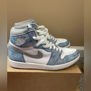 Air Jordan 1 Retro High OG “Hyper Royal”